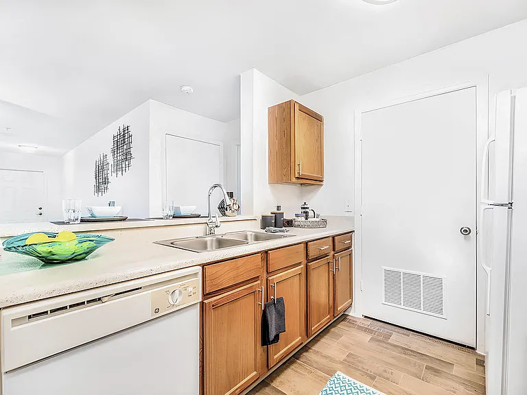 Enclave on Woodbridge Apartment Homes — Photo 13
