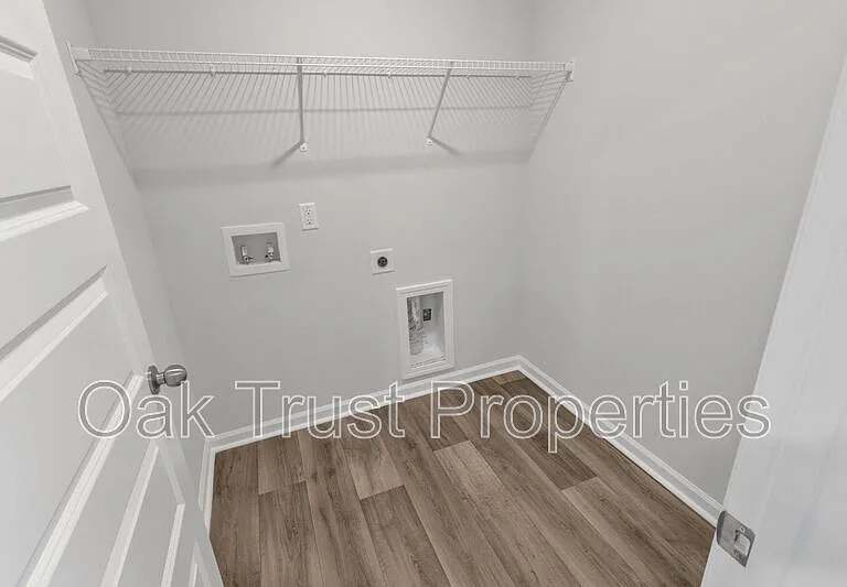 726 Ridgley Dr — Photo 21
