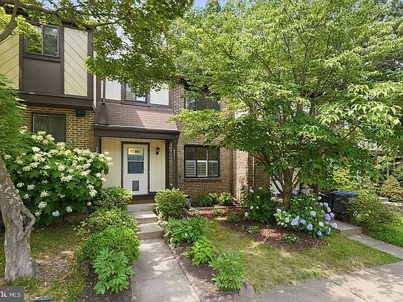 2nd image of 5851 Jacksons Oak Ct