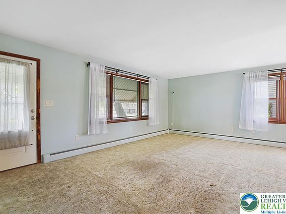 4th image of 1539 Spring Garden St