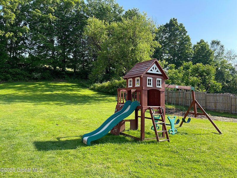 5th image of 132 Tomhannock Road