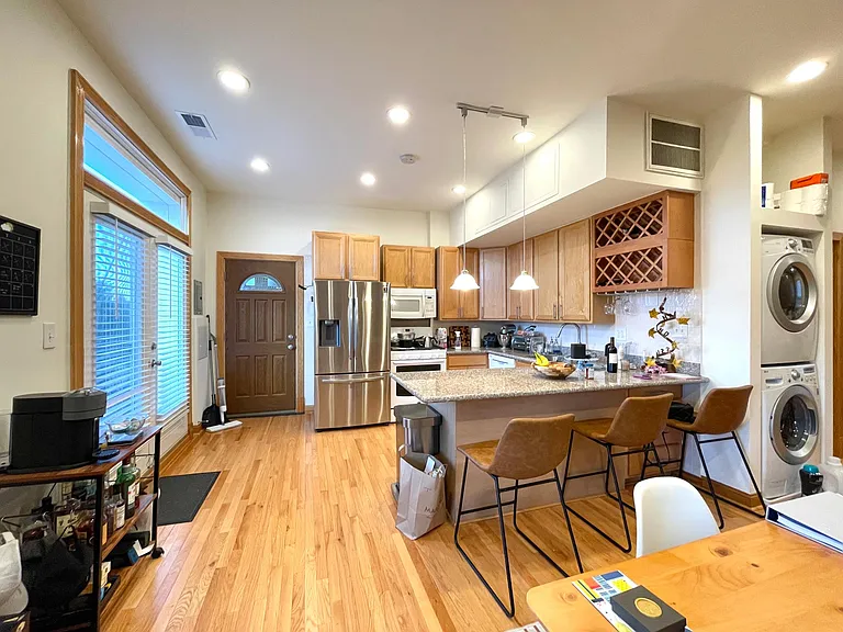 2336 W Augusta Blvd #3R — Photo 3