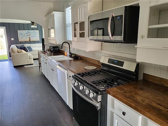 2nd image of 2508 N Industry St