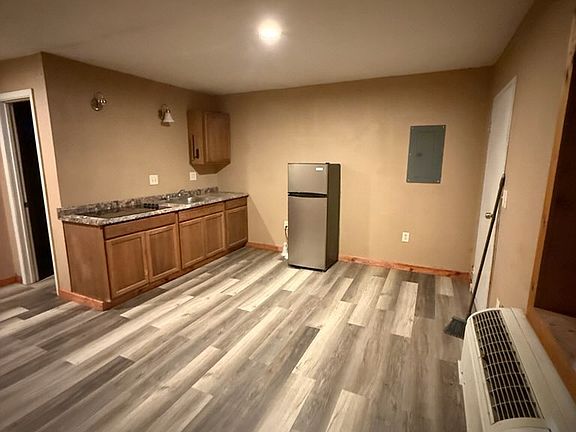 3rd image of 211 Elm St #9