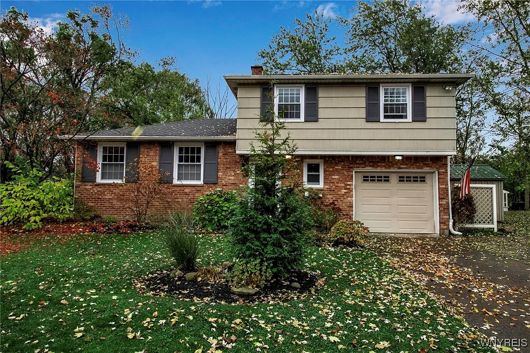 209 Thistle Lea photo 1