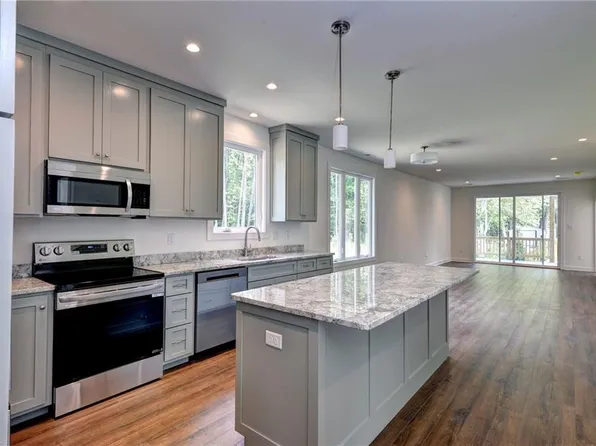 3559 Odi St, West Point, VA 23181