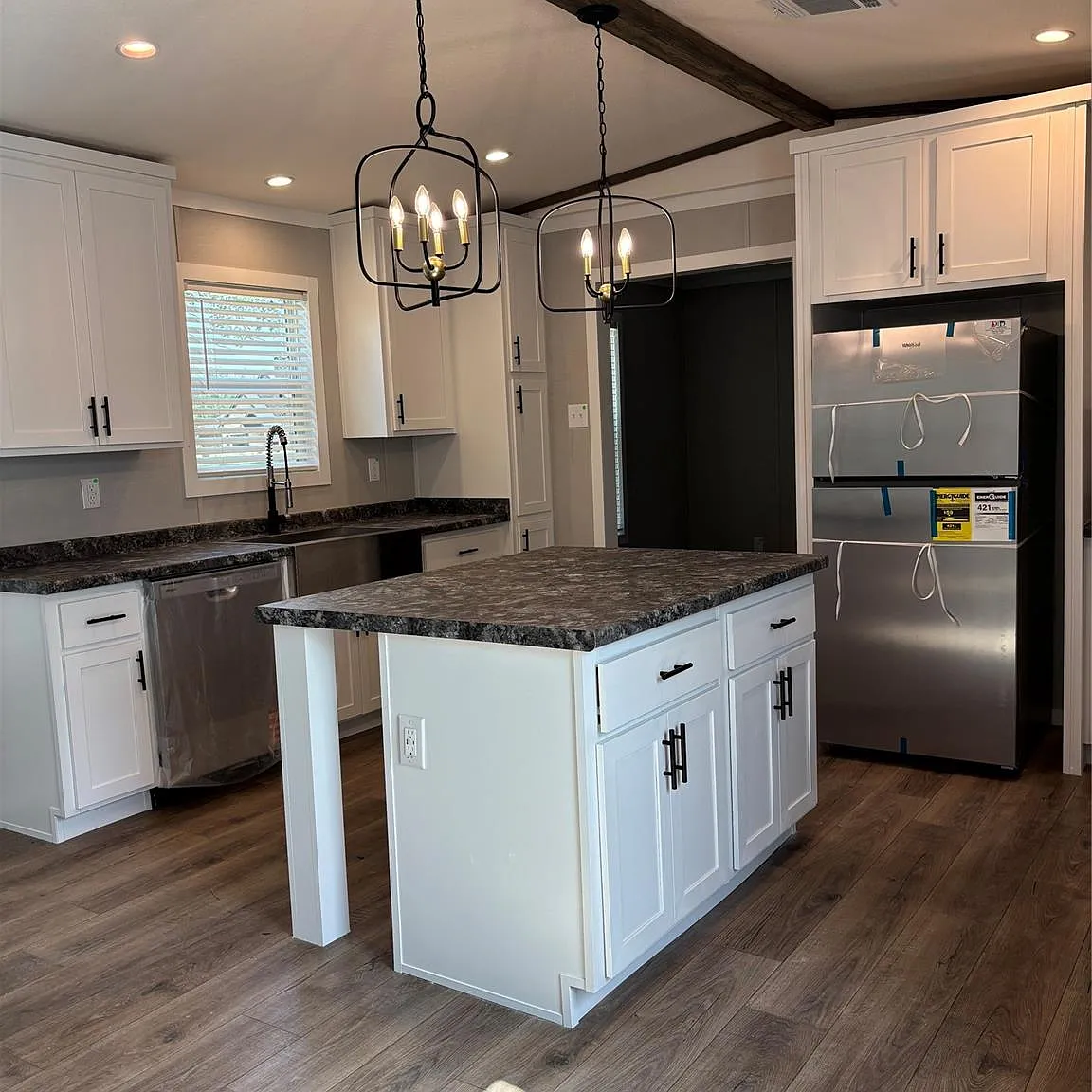 3 bed, 2.0 bath, 1153 sqft, $1,650 — Photo 4