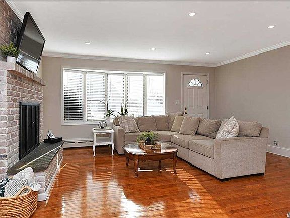 4th image of 89 Princeton St