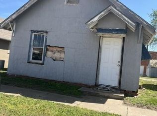 114 W 1st St, Lyons, KS 67554