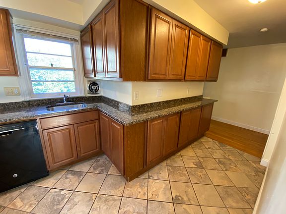 4th image of 508 Lawrence St APT 5