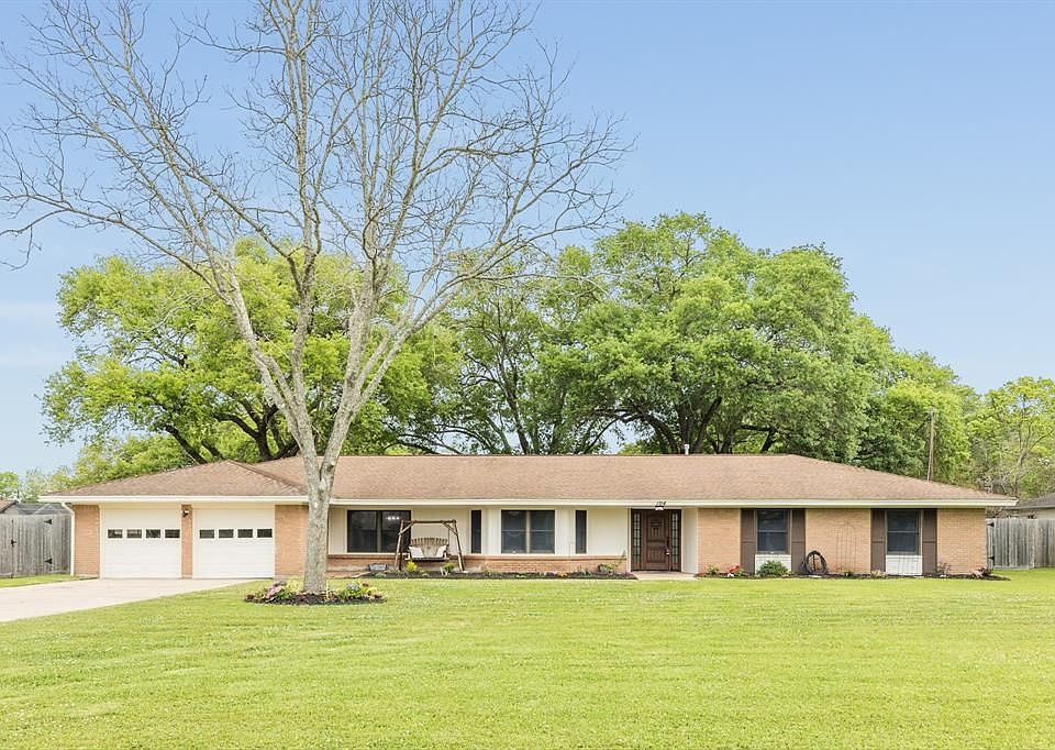 1st image of 104 Hillcrest Dr