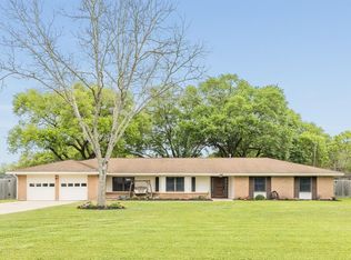 104 Hillcrest Dr, Alvin, TX 77511