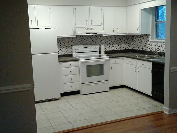 Kitchen open to dining nook