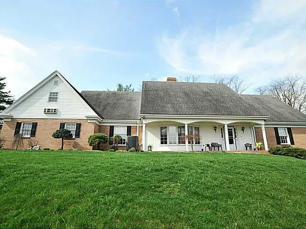 50 Apple Valley Rd, Washington, PA 15301