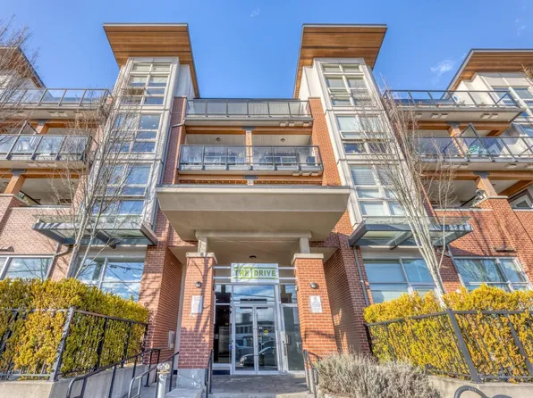1182 W 16th St #302, North Vancouver, BC V7P 0B3