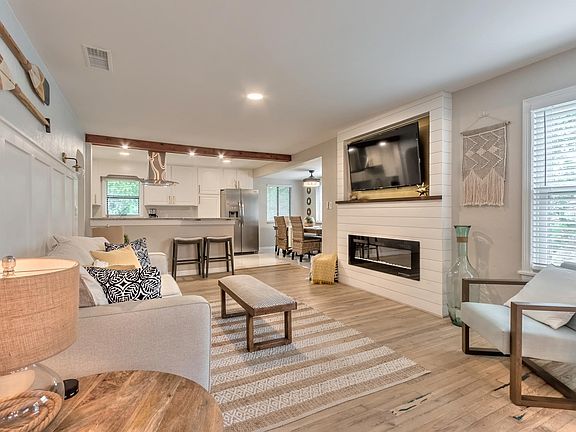 4th image of 402 N Wild Olive Ave APT 2