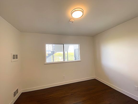 5th image of 8920 Columbus Ave #2