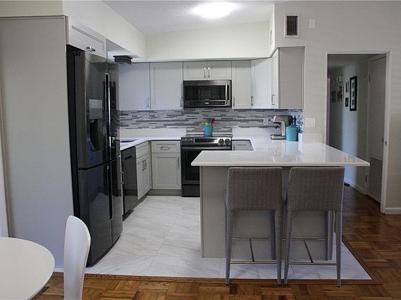 4th image of 3601 Ibis Dr