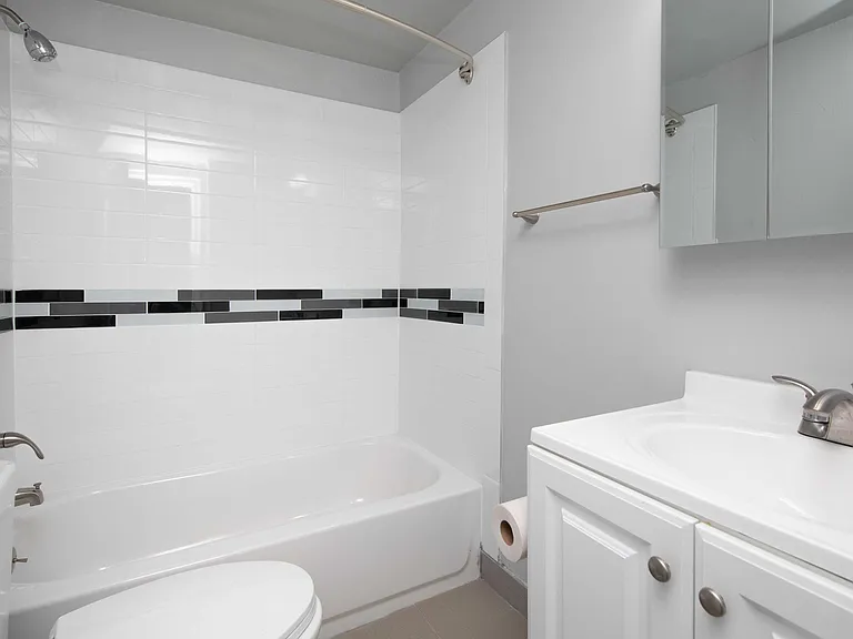 Holme Circle Apartments — Photo 14