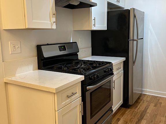 2nd image of 1642 Lyman Pl #107