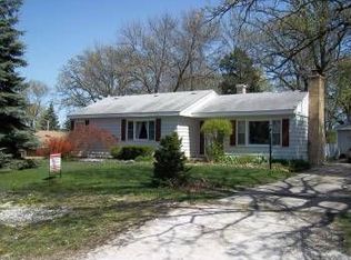 383 Fairway Rd, Lake Zurich, IL 60047