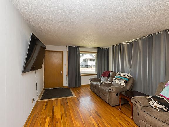4th image of 1302 Clark St