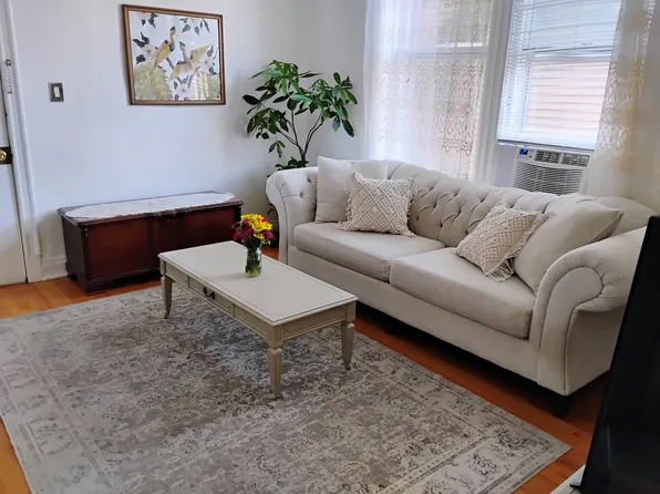2712 W Evergreen Ave APT 1R, Chicago, IL 60622