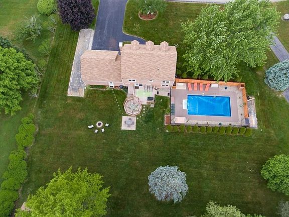 5th image of 30 Rolling Hills Dr