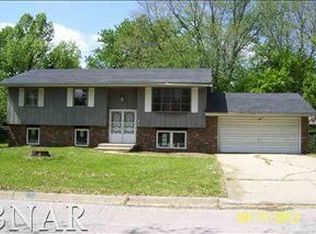 211 Robert Dr, Normal, IL 61761