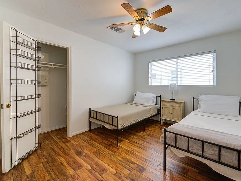 1522 S Kirkwood Rd — Photo 54