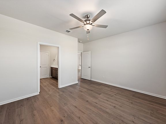 The master suite has a large bedroom, ensuite bathroom, and walk-in closet.