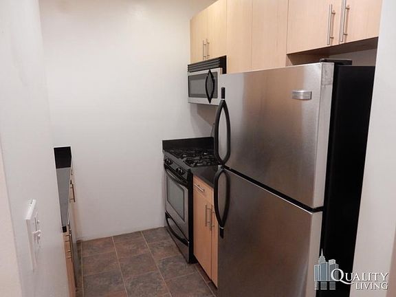 3rd image of 435 W 22nd St #1