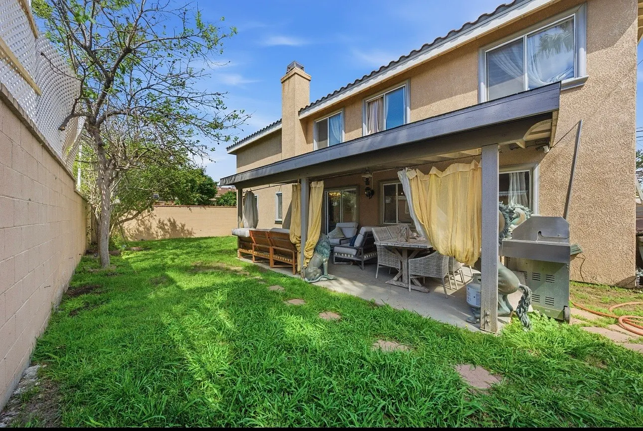 4 bed, 2279 sqft, $8,999 — Photo 4