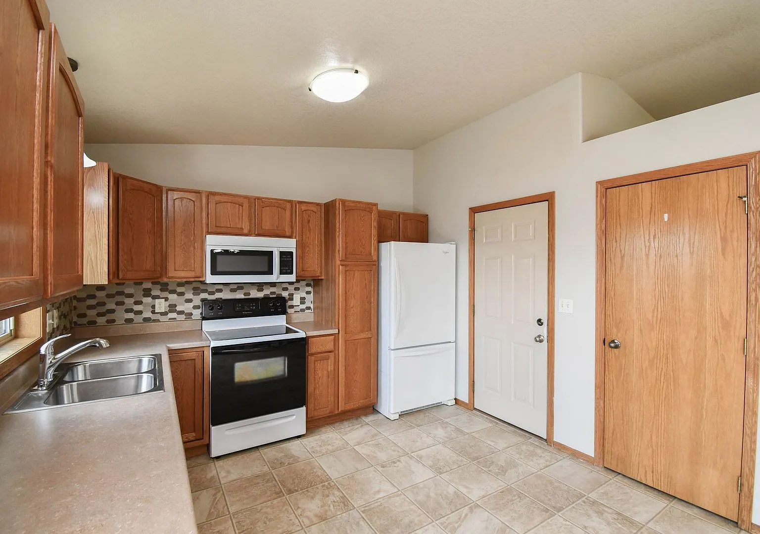 Spacious Ranch Home with 3-Car Garage, Finished Basement & Fenced Yard! — Photo 3