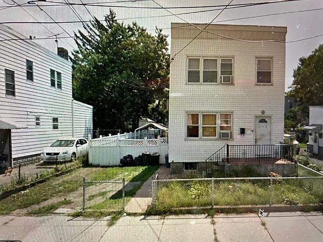 1st image of 202 Plainfield Ave