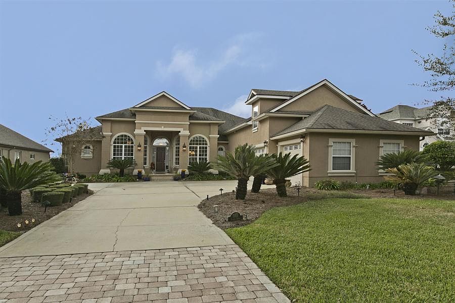 1st image of 2101 Crown Dr