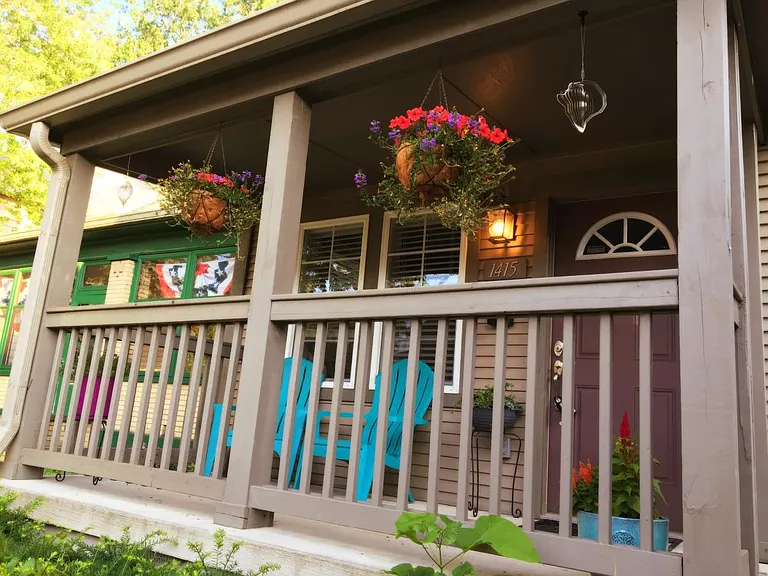 1415 Lexington Ave — Photo 2