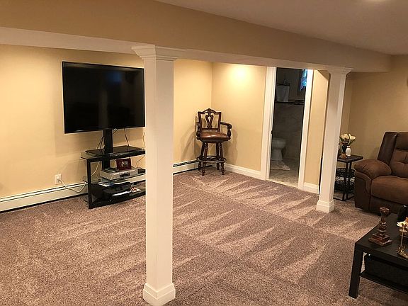 Basement with full bath 