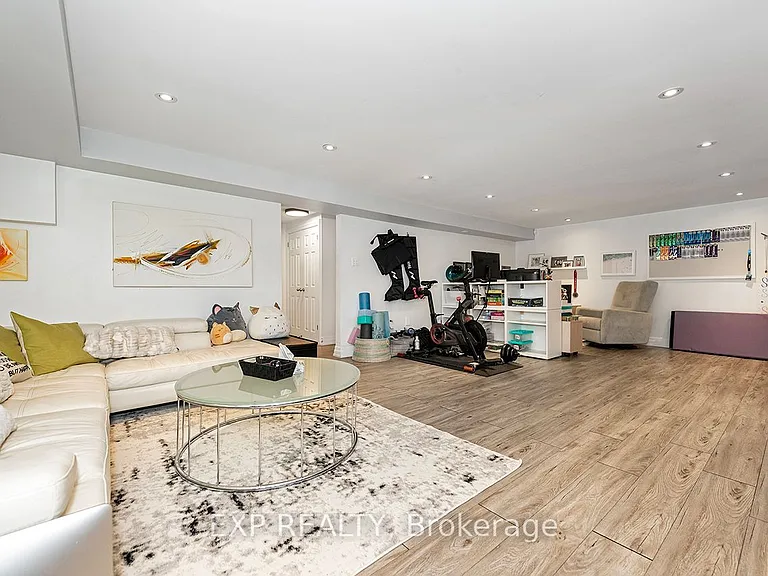 1410 Petrie Way — Photo 36