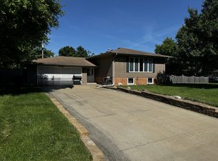 700 Jackson St, Monticello, IL 61856