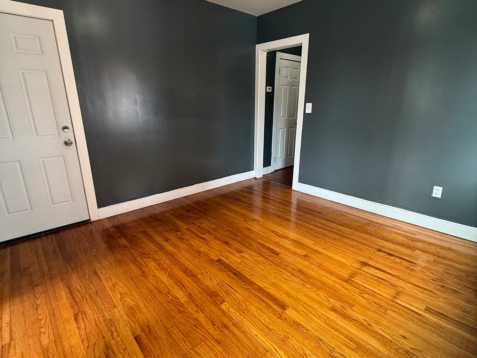 2 bed, 1.0 bath, 817 sqft, $1,300 — Photo 1