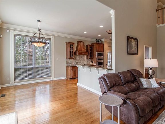 5th image of 3119 Woodsgate Dr