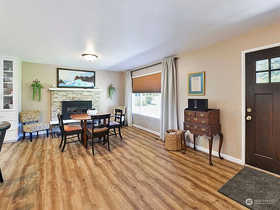 3rd image of 3227 100th Avenue E