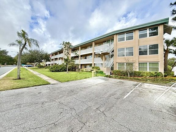 5th image of 445 32nd Ave N APT 211