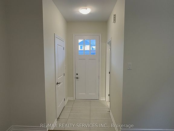 4th image of 10 Molnar Cres