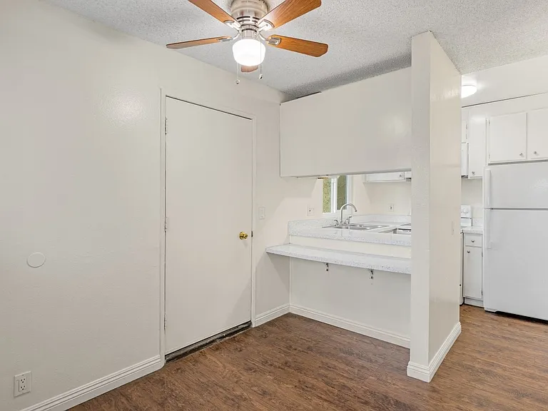 Park Place Apartments — Photo 58