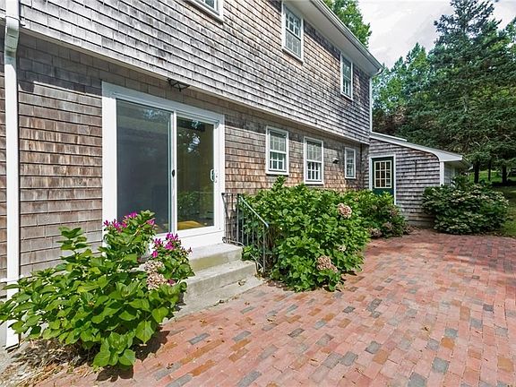 Wonderful indoor outdoor living, close to beach