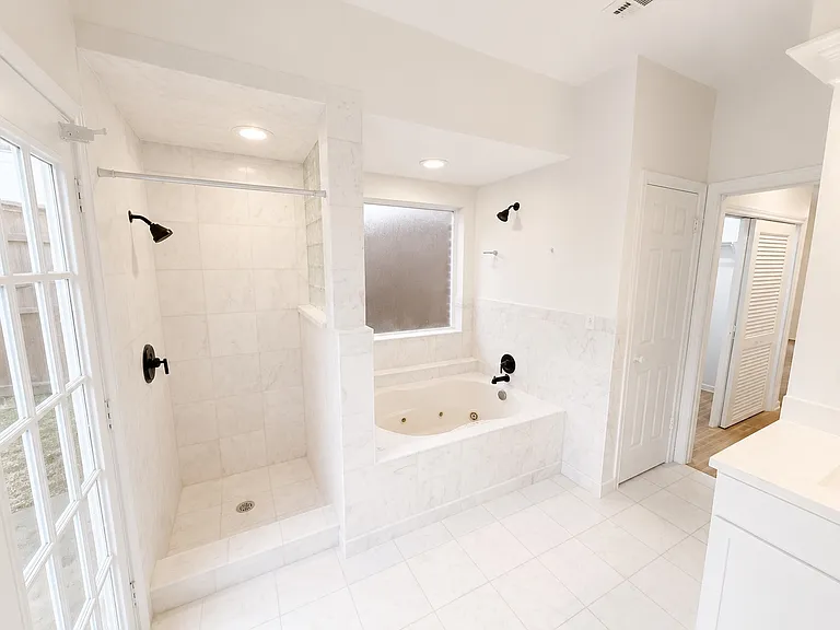 7218 Holder Forest Ct — Photo 42