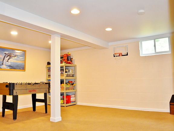 4th image of 10 Heather Ln