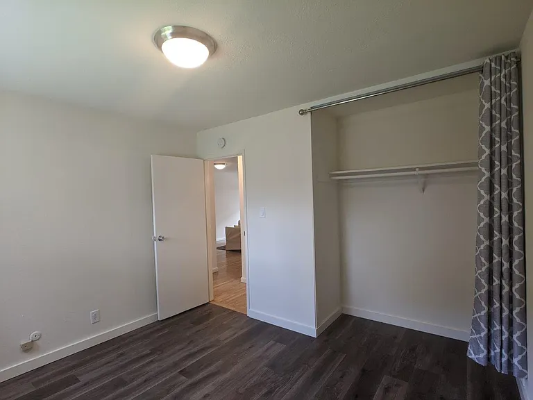 Vanguard Apartments — Photo 39